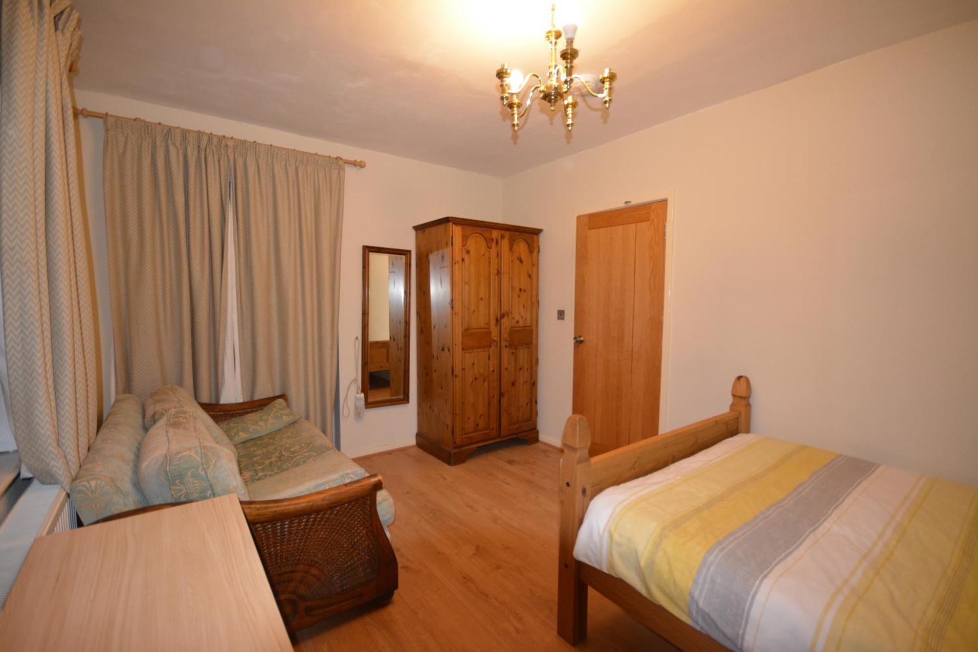 Double Bedroom With View To The Garden Oxford Exterior foto